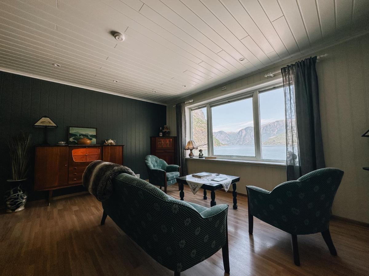 Svingen Guesthouse - Panoramic Fjord Views In Flåm Екстериор снимка